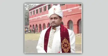 বিয়ের সাজে ভোটকেন্দ্রে বর