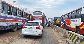 যানজট উপেক্ষা করে কর্মস্থলে ফিরছে মানুষ