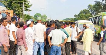Injured July-Aug protesters block road outside NITOR