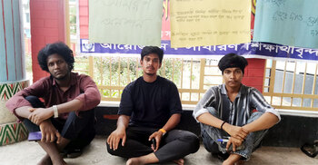 প্রতিবাদ না করায় অধ্যক্ষের পদত্যাগ দাবিতে অনশন