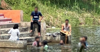 একসঙ্গে ছাত্র-ছাত্রীদের গোসল, তুলকালামের পর বিজ্ঞপ্তি জারি