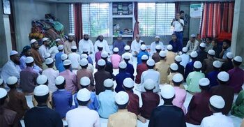 বঙ্গবন্ধুর জন্মদিনে ১০৪ এতিম শিশুকে খাওয়ালেন পুলিশ সুপার