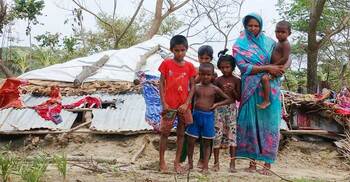 বিধ্বস্ত নিঝুমদ্বীপের ৩০ হাজার অধিবাসীর মানবেতর জীবন