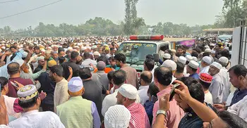 এমপি ফারুকের সহধর্মিণী কানিজ ফাতেমার জানাজায় মানুষের ঢল