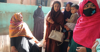 প্রেম করে খালাতো বোনকে বিয়ে, স্ত্রীর গলা কেটে ফাঁস নিলেন স্বামী