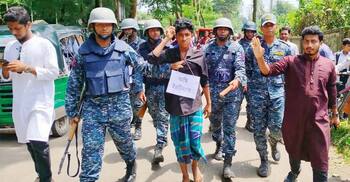 ছাত্রী অপহরণের চেষ্টা, অটোরিকশা চালককে আটক করলো ছাত্ররা