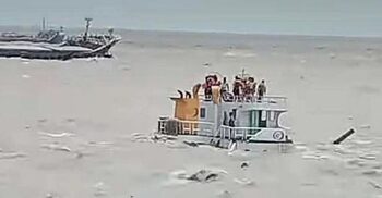 ভাসানচরে পাথরবোঝাই জাহাজডুবি, ১২ নাবিক উদ্ধার