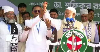 নিজের হাতকে শাপলা কলি বানালেন জামায়াত আমির