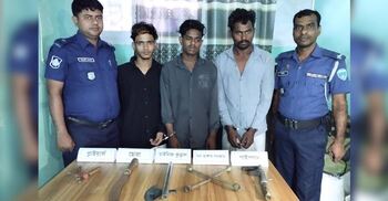 নোয়াখালীতে ডাকাতির প্রস্তুতিকালে অস্ত্রসহ ৩ যুবক গ্রেফতার