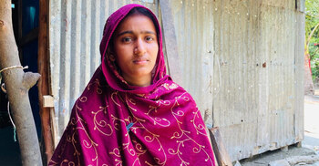 অন্যের বই ধার নিয়ে পড়ে বিশ্ববিদ্যালয় জয়, টাকার চিন্তায় বাবা-মা