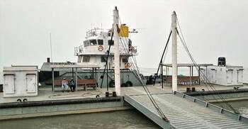 হাতিয়ায় সি-ট্রাক ব্যবসায়ীদের হুমকিতে ফেরি চলাচল বন্ধ