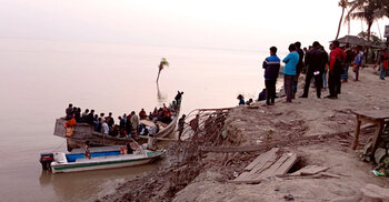 খেয়াঘাটের টাকা লুটের অভিযোগ জামায়াত কর্মীদের বিরুদ্ধে