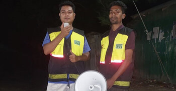 হাতিয়ায় নৌযান চলাচল বন্ধ, নিরাপদ আশ্রয়ে যেতে মাইকিং