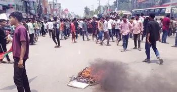 ছাত্রদলের কমিটি বাতিলের দাবিতে সড়ক অবরোধ পদবঞ্চিতদের, ককটেল বিস্ফোরণ