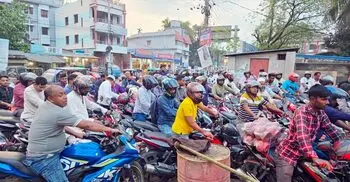 নওগাঁয় ফুয়েল অ্যাপে তেল বিক্রি শুরু, ভোগান্তি থাকলেও ফিরছে শৃঙ্খলা