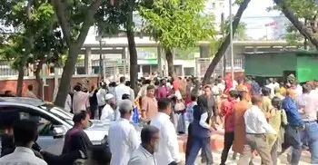 অটোপাস দাবিতে জাতীয় বিশ্ববিদ্যালয়ের ভিসির ওপর হামলার অভিযোগ