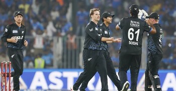 নিউজিল্যান্ডের বিপক্ষে টস জিতে ব্যাটিংয়ে আরব আমিরাত