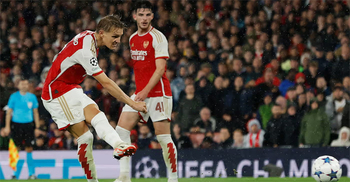 Arsenal thrash PSV on Champions League return