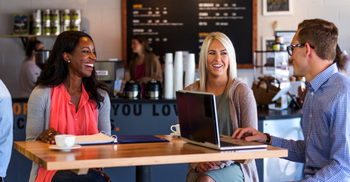 সহকর্মীর সঙ্গে গল্পে যে বিষয়গুলো এড়িয়ে চলবেন