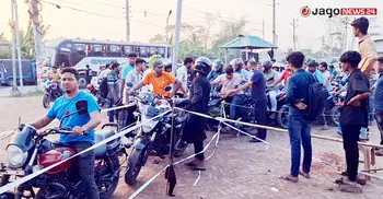 জরুরি সেবায় নিয়োজিত ও সরকারি কর্মকর্তারা আলাদাভাবে নিতে পারবেন তেল