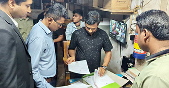 বাড়তি দামে তেল বিক্রি করায় দোকানিকে জরিমানা