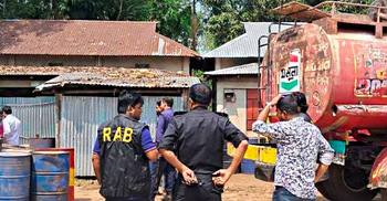 অবৈধভাবে তেল মজুত, দুই ব্যবসায়ীকে লাখ টাকা জরিমানা
