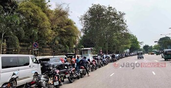 পাম্পে তেল নিতে বিজয় সরণির লাইন ঠেকেছে মহাখালী