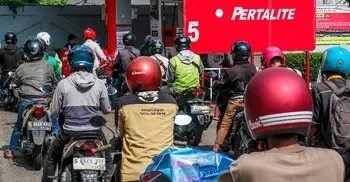 তেল ইস্যুতে পুতিনের সঙ্গে বৈঠক করতে যাচ্ছেন ইন্দোনেশিয়ার প্রেসিডেন্ট