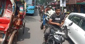তেলের জন্য হাহাকার, লাইনে পুড়ছে সময়, অপচয় হচ্ছে শত শত কর্মঘণ্টা