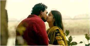 দুষ্টু মিষ্টি প্রেমে ভাসলেন শুভ-ঐশী, ধরা দিলো চুমু দৃশ্য