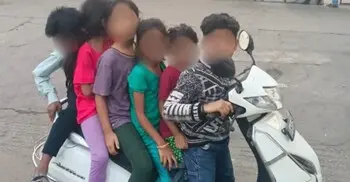 স্কুটারে ছয় শিশুর ছবি ভাইরাল, পুলিশের কাছে অভিযোগ