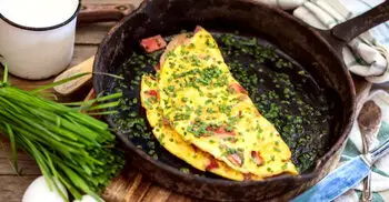 সকাল বা বিকেল, নাস্তায় থাকুক প্রোটিনে ভরপুর ডিম-সবজি ওমলেট