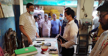 ফেনীতে পেঁয়াজ বাজারে অভিযানে ৩ আড়তদারের জরিমানা