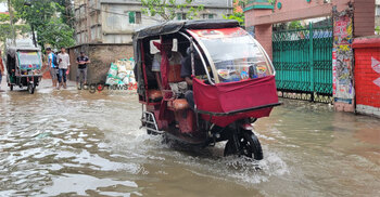 নিম্নচাপ-জোয়ারে পটুয়াখালীতে জলাবদ্ধতা, জনজীবন বিপর্যস্ত