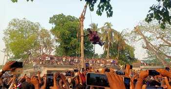 ঝিনাইদহে চড়ক পূজায় পুণ্যার্থীদের ঢল