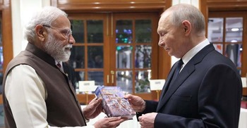পুতিনকে ‘গীতা’ উপহার দিলেন মোদী