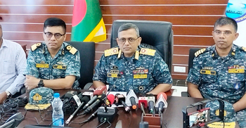 দুর্যোগ মোকাবিলায় প্রস্তুত জনবলসহ পায়রা বন্দরের নৌযান