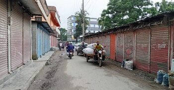 Pabna hosiery industry on brink as India land import ban drags on