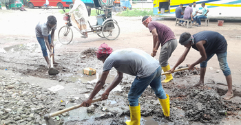 ২৮ বছর পর ঈশ্বরদী বাস টার্মিনালের সংস্কার শুরু