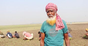 অকৃষি খাতের আয়ে টিকে আছেন কৃষক