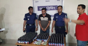 ২৯৫ বোতল ফেনসিডিলসহ আরএনবি সদস্য আটক