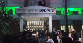 পাবনায় বিভিন্ন প্রতিষ্ঠানে শেখ পরিবারের নাম মুছে দিলো ছাত্র-জনতা