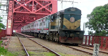 কালের সাক্ষী হয়ে ১১০ বছর ধরে দাঁড়িয়ে আছে হার্ডিঞ্জ ব্রিজ