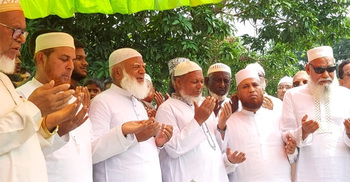 কবর জিয়ারতে কর্মীর জন্য অঝোরে কাঁদলেন জামায়াত আমির