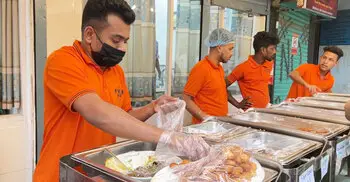 নিত্য নতুন খাবারের সমাহারে পাবনায় জমজমাট ইফতার বাজার