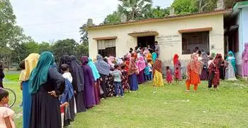 জনবল সংকটে হামের টিকাদান কেন্দ্রে বিশৃঙ্খলা-ভোগান্তি