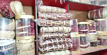 ঈশ্বরদীতে বিয়ের হিড়িক, সাজসজ্জা সামগ্রী বিক্রির ধুম