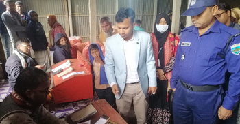 পাবনায় পেঁয়াজ হাটে অভিযান, ৫ আড়তদারকে জরিমানা