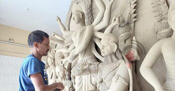 প্রতিমা তৈরিতে ব্যয় বাড়লেও বাড়েনি বাজেট