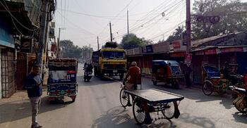 ঈশ্বরদীতে হাড়কাঁপানো শীতের পর দেখা মিললো সূর্যের